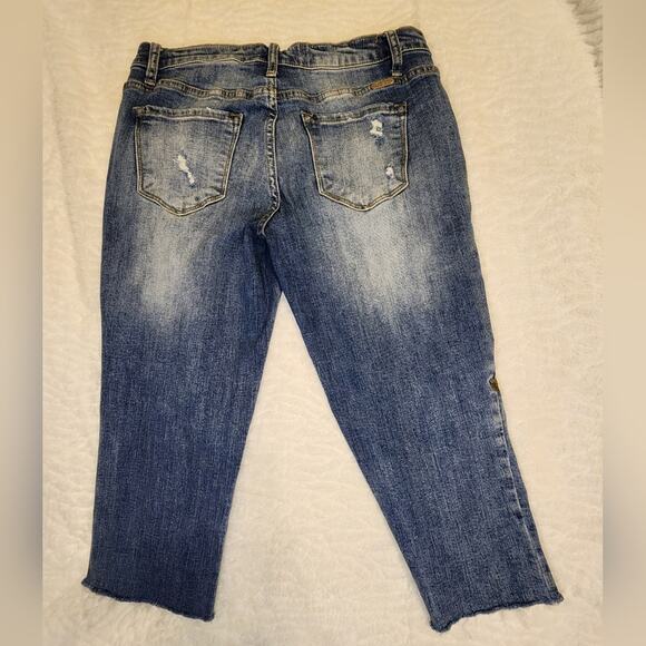 Kancan Embroidered Floral Frayed Distressed Cropped Jeans, Size 5 / Size 26 - Picture 2 of 15